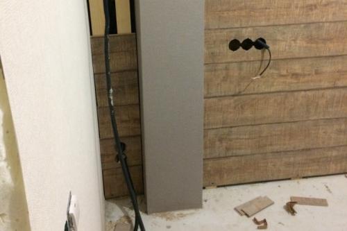 Изголовье кровати из ламината. Отделка стены ламинатом