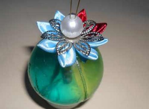 Канзаши шары на елку. Красивый шар на елку