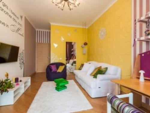 Зал в частном доме. Стиль комнаты 08