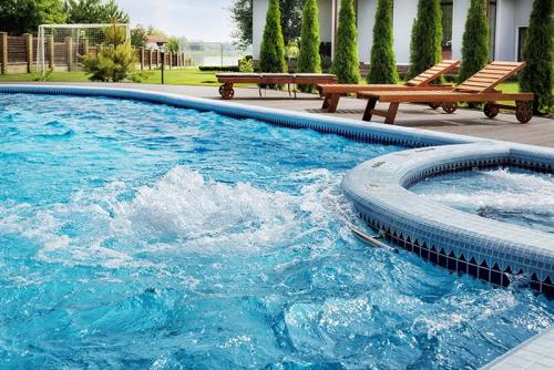 Бассейн для частного дома. Как сделать бассейн в частном доме или на даче своими руками из подручных материалов (100 фото)