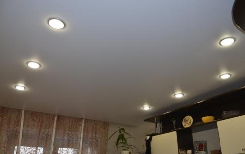 Дизайн потолка кухни 9 кв м. Потолки в современном стиле (подборка фотографий)