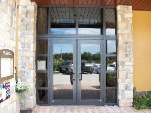 Дверь в ванную с зеркалом.  Двери с зеркалом: многообразие и разновидности