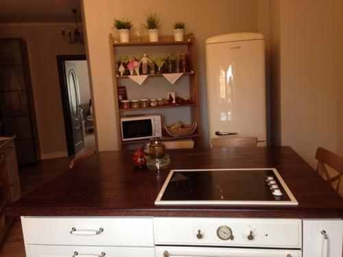 Кухня с островом и барной стойкой. Дизайн кухни с островом и его основные особенности