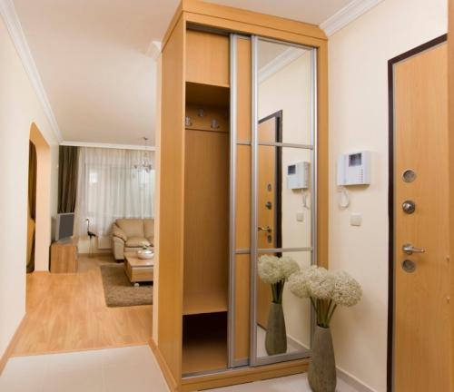 Какие бывают прихожие шкафы готовые. Все возможности и недостатки шкафов купе