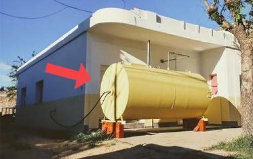 Дом высоко в горах. Реальный домик для экстремалов, построенный на горе на высоте 4 км над уровнем моря