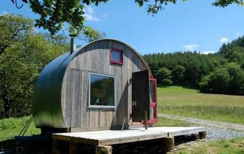 Дом высоко в горах. Реальный домик для экстремалов, построенный на горе на высоте 4 км над уровнем моря