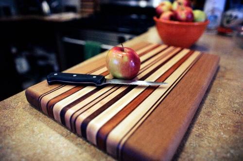 Разделочная доска выдвижная на кухне. Встроенная в столешницу разделочная доска – интересное дизайнерское решение и несомненное удобство 12