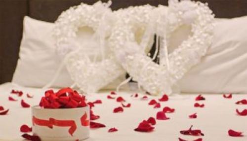 Как украсить спальню молодоженов. Как украсить квартиру невесты в день свадьбы – советы