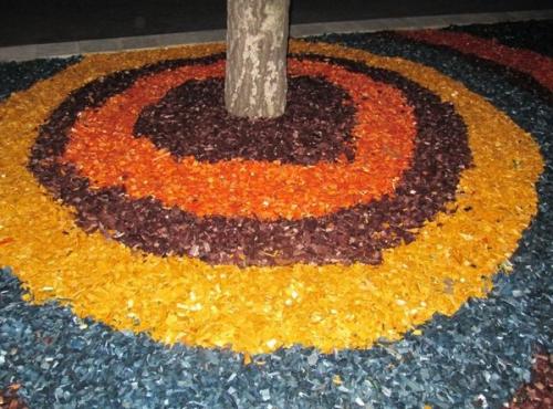 Кора цветная для клумб.  Мульчирование и укрытие почвы