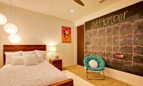 Шкаф с грифельной доской. Грифельная доска в интерьере: классные идеи для спальни, кухни, детской и гостиной