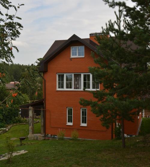 Горы и дом. Дом на склоне горы. Где строить, внизу или вверху