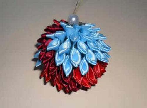 Канзаши шары на елку. Красивый шар на елку