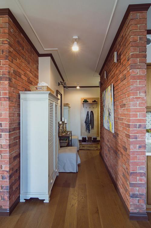 Кирпичики в интерьере прихожей. Основные понятия декоративной кирпичной отделки