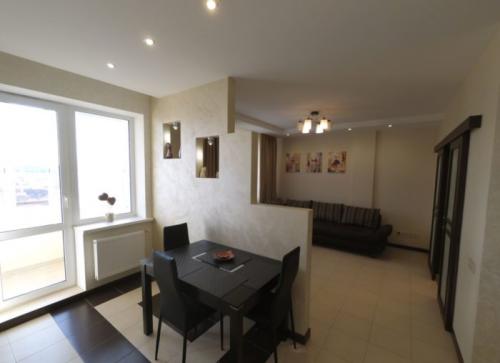 Гостиная и кухня студия. Перегородка 04