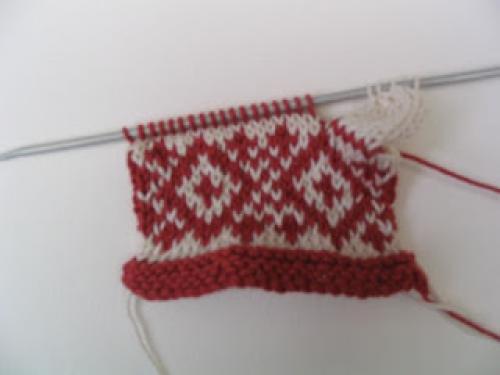 Рождественские носки спицами. Рождественские носочки / mini christmas stockings