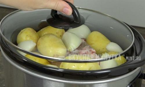 Медленноварка рецепты. Мясо с картофелем в медленноварке