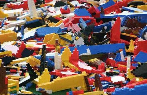 Лего в интерьере квартиры. Дом сделанный полностью из кирпичиков Лего