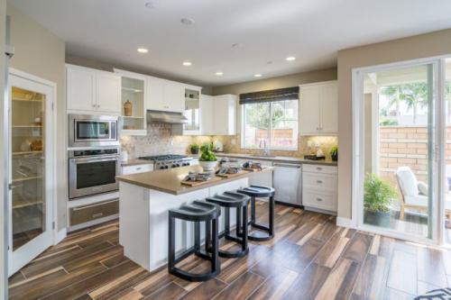 Сочетание фасадов кухни. Базовые правила сочетания цветов 02