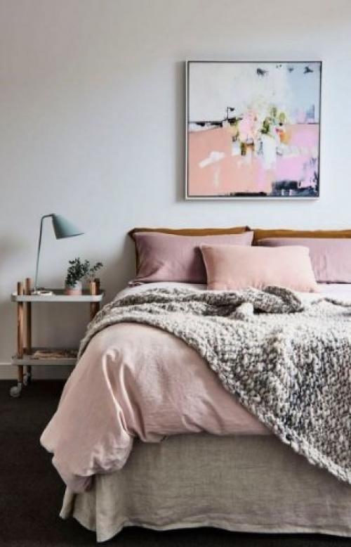 Вместо прикроватных тумбочек. 9 альтернативных прикроватных тумбочек для небольших спален.