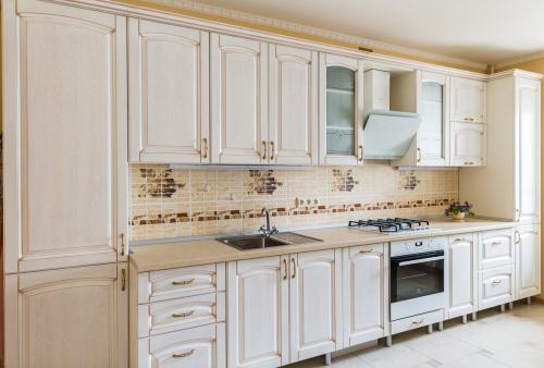 Сочетание цветов кухни и столешницы. Идеальная кухня: что с чем сочетать? К чему подбирать столешницу?