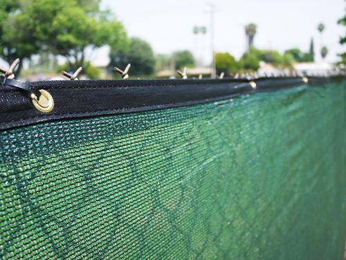 Затеняющая сетка для забора. Фасадная сетка для забора на даче: общие сведения и нюансы использования