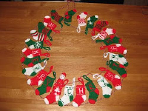 Рождественские носки спицами. Рождественские носочки / mini christmas stockings
