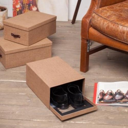 Куда убрать летние вещи. Убираем летние вещи. Как хранить вещи другого сезона?