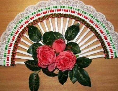 Как повесить на стену веер. Значение оберега Валькирия – древнего символа воинов 01