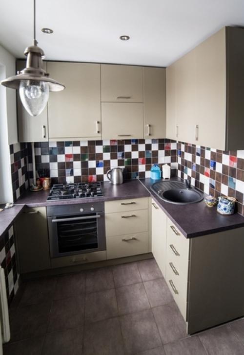 Расположение мойки в угловой кухне. Угловая кухня: плюсы и минусы