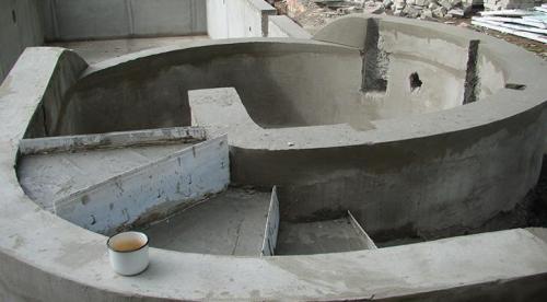 Бассейн своими руками во дворе частного. Какими бывают уличные бассейны 04