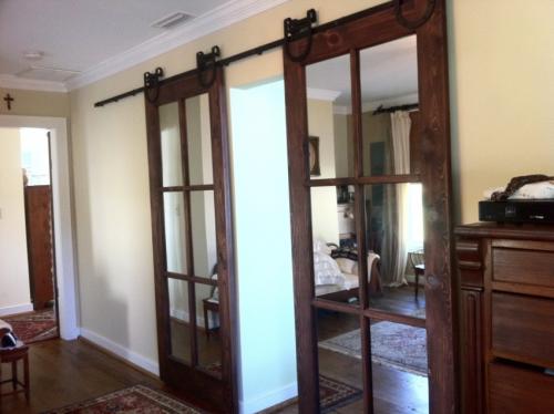 Дверь в ванную с зеркалом.  Двери с зеркалом: многообразие и разновидности