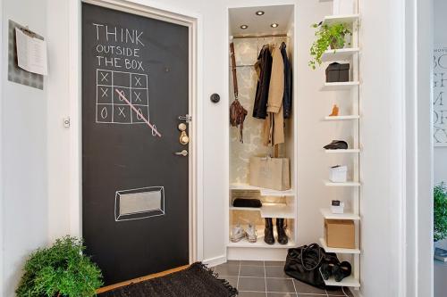 Доска меловая в интерьере. Грифельная или меловая доска в интерьере: стиль и удобство