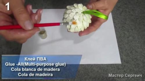 Поделки из тыквы и шишек. Два варианта красивых новогодних игрушек из тыквенных семечек