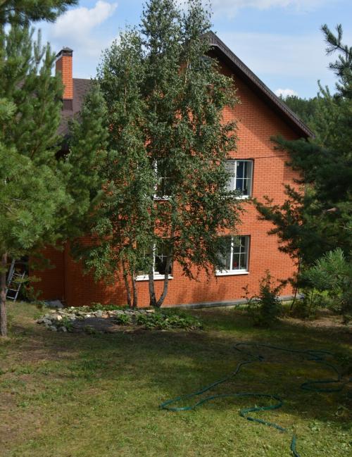 Горы и дом. Дом на склоне горы. Где строить, внизу или вверху