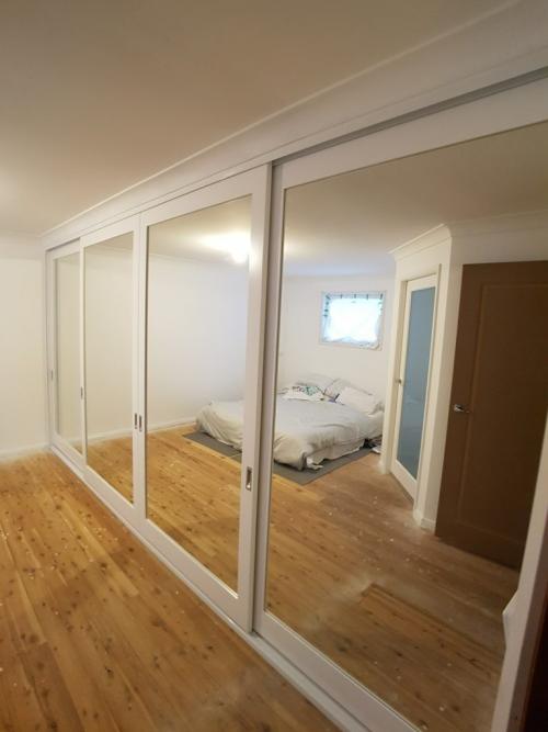 Дверь в ванную с зеркалом.  Двери с зеркалом: многообразие и разновидности