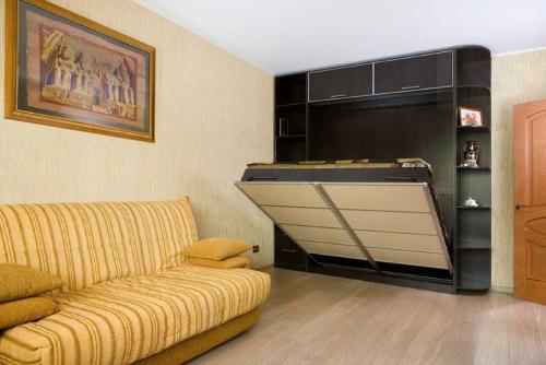 Шкаф купе в интерьере гостиной. Особенности современного шкафа-купе в зале