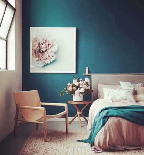 Акцентная стена в маленькой спальне. Акцентная стена в спальне: 12 идей оформления, о которых вы даже не подозревали