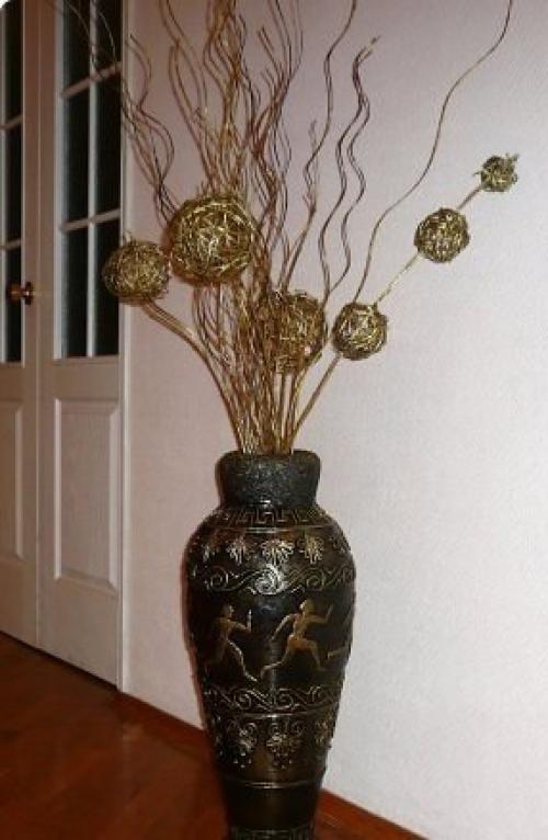 Напольные вазы — важный элемент декора в дизайне современного интерьера (77 фото)