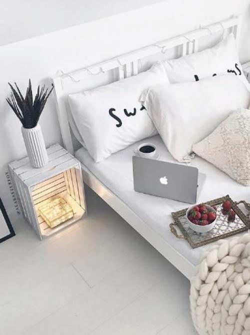 Вместо прикроватных тумбочек. 9 альтернативных прикроватных тумбочек для небольших спален.