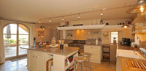 Маленькая кухня во французском стиле. Особенности интерьера кухни в стиле Франции