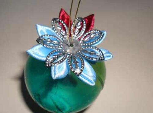 Канзаши шары на елку. Красивый шар на елку