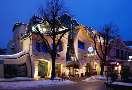 Кривой дом в польше. Кривой домик в Сопоте, Польша 08