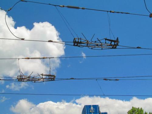 В каком случае отцепляют электровоз от состава поднимают два токоприемника. Зачем поезда меняют электровозы в пути следования?