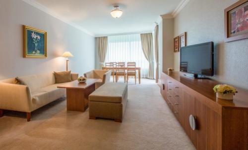 Как расставить мебель в узком зале. Как расставить мебель в прямоугольной гостиной?