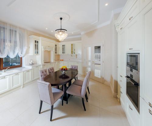 Французский флер в интерьере. История появления и основные особенности французского интерьера 12