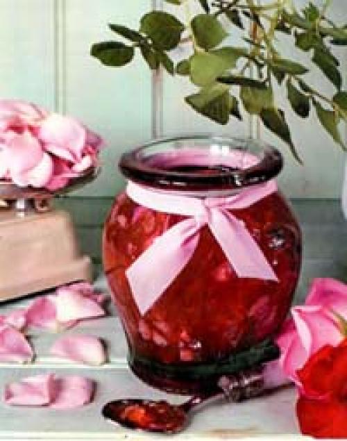 Лепестки роз применение. Целебные свойства садовой розы