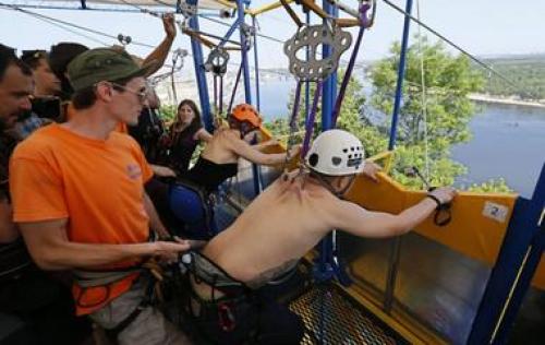 Дом высоко в горах. Реальный домик для экстремалов, построенный на горе на высоте 4 км над уровнем моря