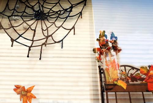 Украшение квартиры на Хэллоуин. Жуткие смайлики из цитрусовых