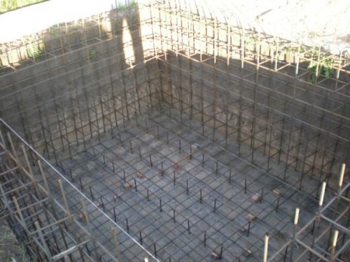 Бассейн во дворе. Как построить бассейн своими руками – делаем бетонный бассейн на даче (подробная инструкция) 31