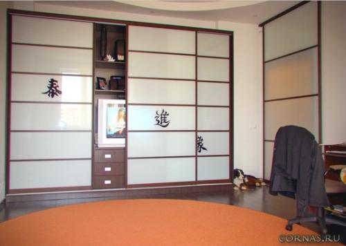 Шкаф купе в гостиной в интерьере. Шкаф-купе в гостиную 20